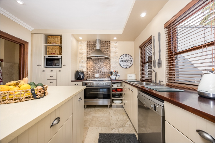 5 Bedroom Property for Sale in Klein Zevenwacht Western Cape